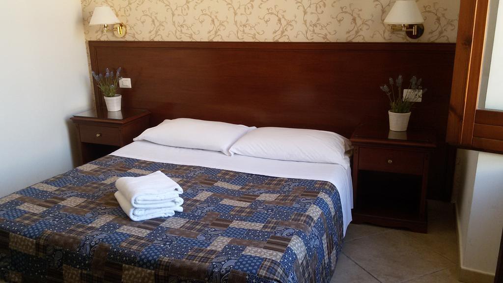 Mrs Julie Guesthouse Rome Exterior photo