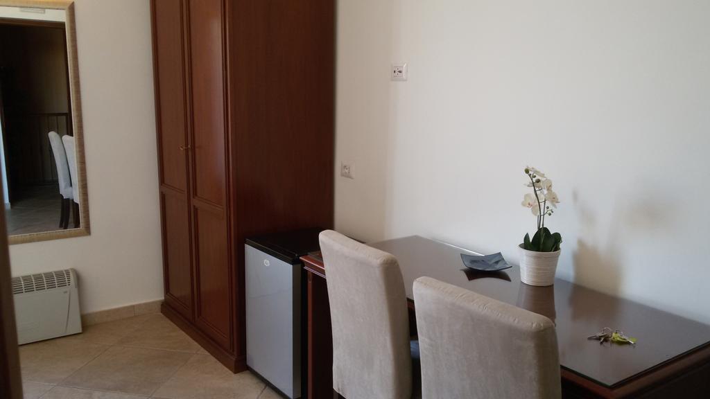 Mrs Julie Guesthouse Rome Room photo
