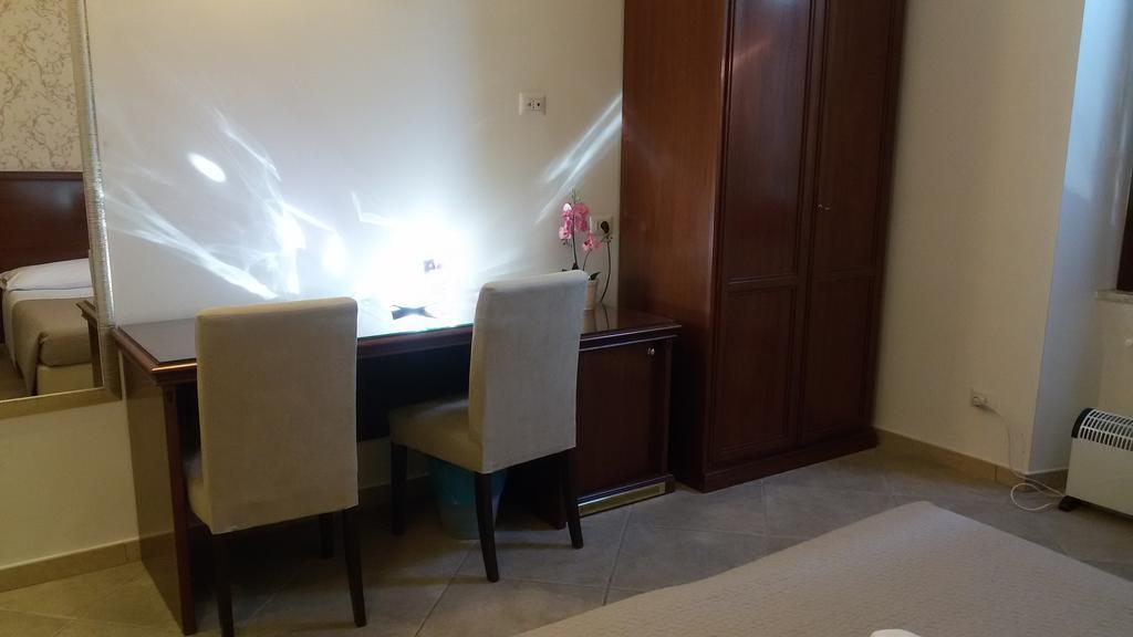 Mrs Julie Guesthouse Rome Room photo